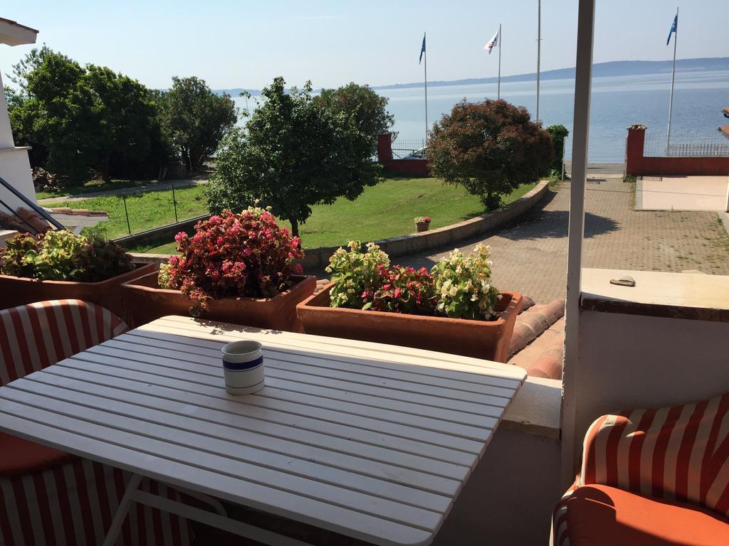 Verde Blu Lakefront Boutique Holiday Apartments Trevignano Romano Zimmer foto