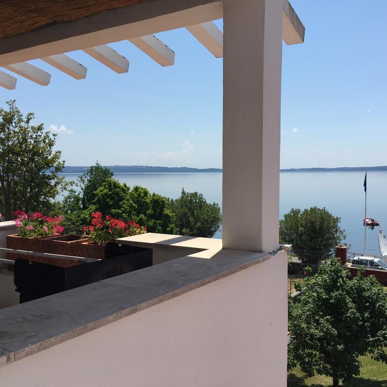 Verde Blu Lakefront Boutique Holiday Apartments Trevignano Romano Zimmer foto