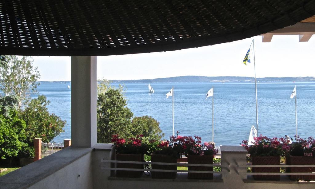 Verde Blu Lakefront Boutique Holiday Apartments Trevignano Romano Zimmer foto